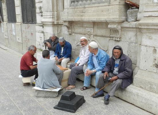 Altherrenrunde beim Dominospiel