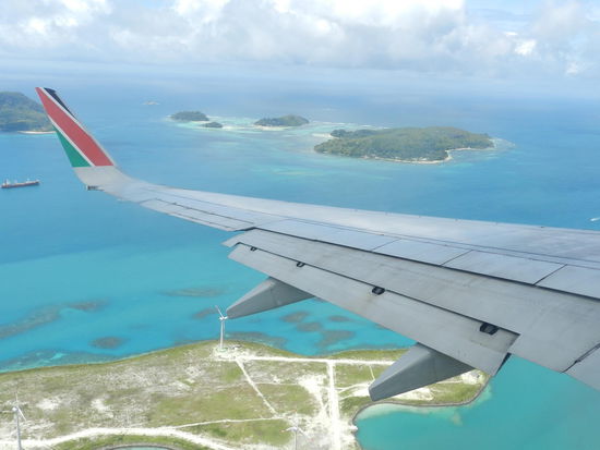 Anflug auf die Seychellen; so habe ich mir das Meer ringsherum vorgestellt
