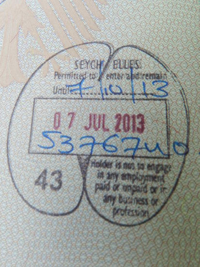 Der Einreisestempel in der Form einer Coco de Mer