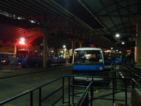 Zwischen 18.00 und 19.00 Uhr fahren die letzten Busse, danach wird es auf der engen und kurvenreichen Kuestenstrasse zu gefaehrlich. D.h. wer mit dem Bus fahren muss, ist wieder frueh im Hotel....