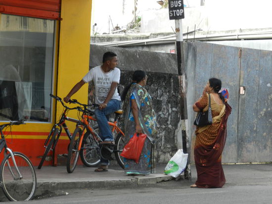Interessante Gesichter und die unterschiedlichste Ethnokleidung gibt es zu bestaunen.