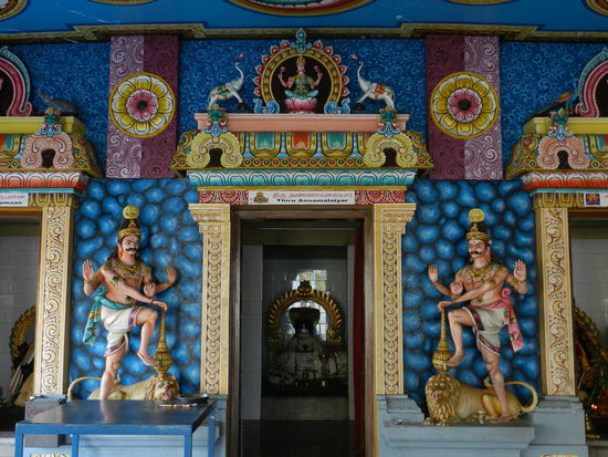 Teilweise sind Gemälde nicht von Skulpturen zu unterscheiden.