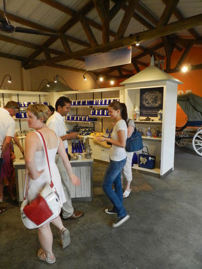 Im Museumsshop bei der Verkostung von Rumprodukten.