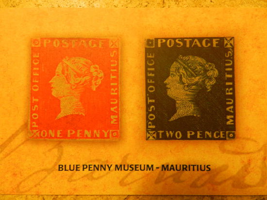 Ich hatte nicht genügend Kleingeld mit, um ein Original zu erwerben. Deshalb reichte es nur für eine Postkarte der beiden bekanntesten und teuersten Briefmarken der Welt. Im Museum war fotografieren verboten.