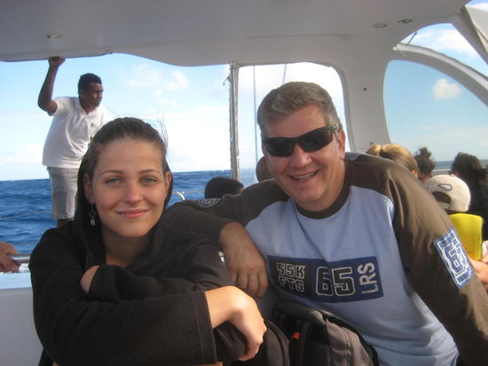 Nele und ich auf der Hinfahrt, noch war der Seegang erträglich...