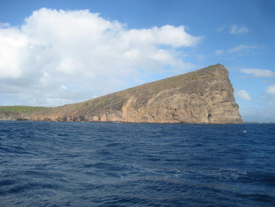 Deutlich ruhiger verlief die Rückfahrt, ein angenehmer Segeltörn. Auch der Himmel schaute viel freundlicher drein.