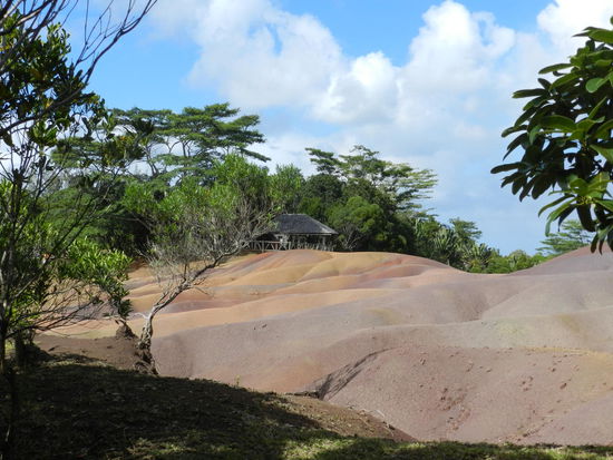 Die siebenfarbige Erde von Chamarel, ein Pflichtobjekt für Geologen und Physiker auf Mauritius