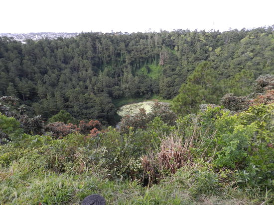 Blick in den Vulkankrater bei Cure Pipe