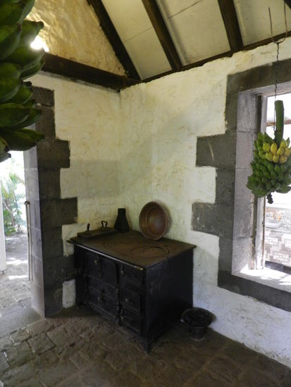 Im Küchenhaus, aus Stein und wegen der Brandgefahr etwas abseits vom hölzernen Haupthaus gebaut.