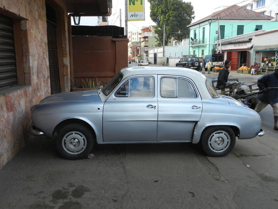 ... und noch so ein Schätzchen, ein Renault Dauphine aus den 60ern