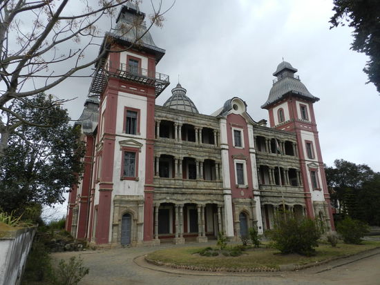 Zu Zeiten der Monarchie saß hier der Ministerpräsident, ganz in der Nähe des Königinnenpalastes. Heute ist ein kleines Museum hier.