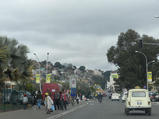 Die Hauptstraße Tanas