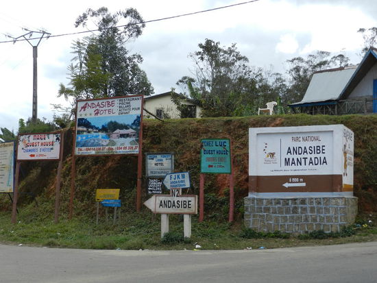 Von der RN 2 führt ein ca. 3 km langer Abzweig zum Gate des Nationalparks.