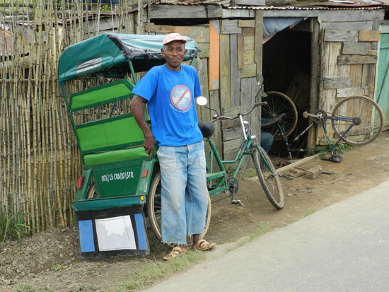 Er warten am Straßenrand auf Kundschaft.
