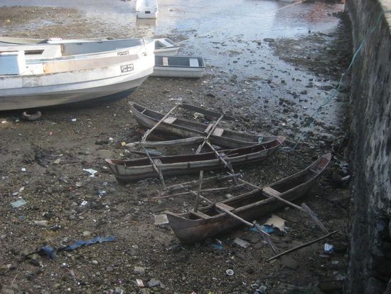 Ein Hafen bei Ebbe sieht immer etwas trostlos aus.