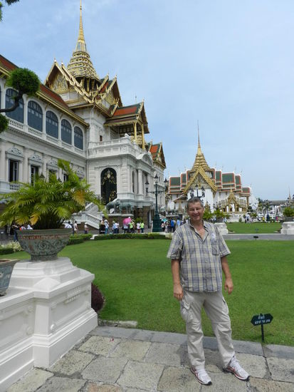 Hinter dem Tempel mit dem Jadebuddha kommt die Thronsaal und dann öffnet sich das Gelände wieder etwas.