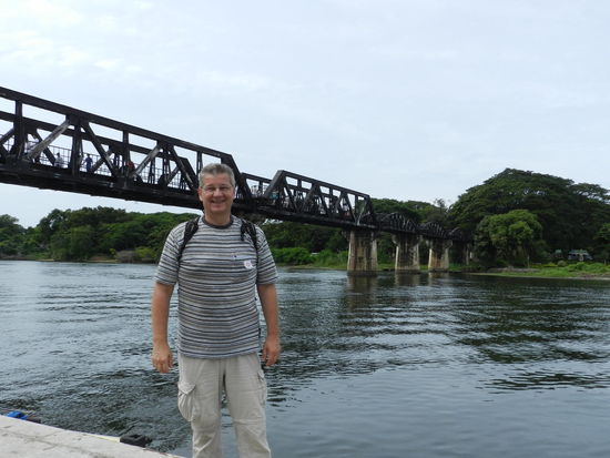 Bauch rein, Brust raus - fertig ist das Bild mit Brücke