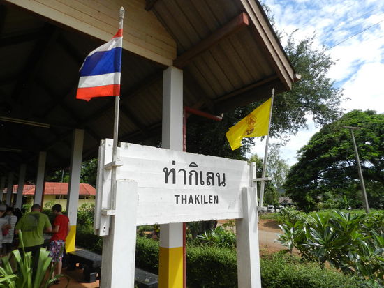 Endstation für mich, der Zug fuhr in mir unbekannte Richtung weiter. Ab hier ging es dann mit dem Bus zurück nach BKK.