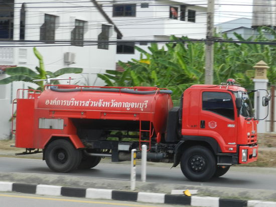 Naja, ab und zu stelle ich auch mal wieder ein Feuerwehrfahrzeug ein...