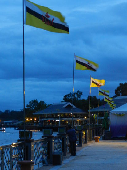 Richtigen Charme entwickelt die Waterfront eher am Abend, wenn alles schön beleuchtet ist.