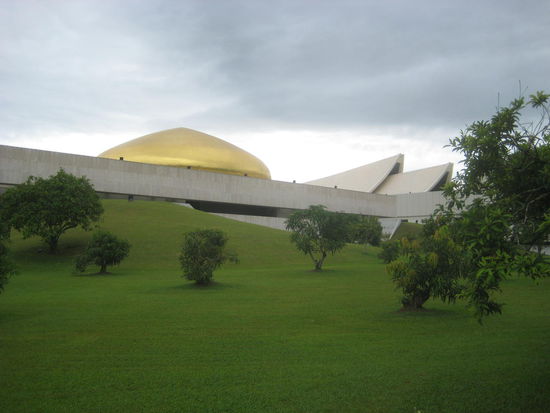 Der Palast ist so riesengroß, dass er nicht in einem zu fotografieren ist, wenn man auf dem Gelände steht.
