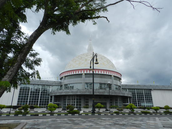 Das Royal Regalia Building, eiskalt runtergekühlt und gefüllt mit royalen Ausstellungstücken.