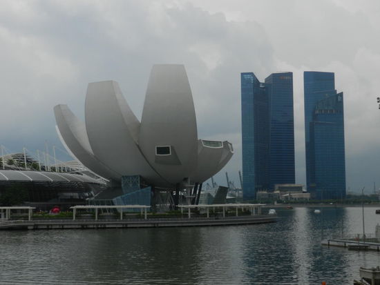 Museum der modernen Künste und Central Buisinessdistrict an der Marina Bay
