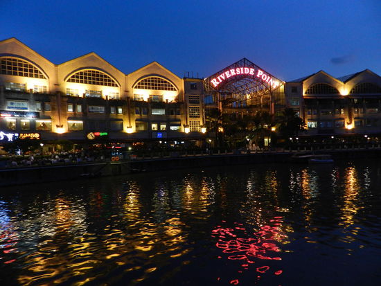 An den Ufern des Singapurrivers in den Abendstunden