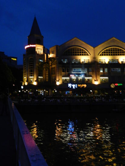 Abendstimmung, hier gibt es Kneipe an Kneipe