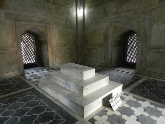 Grab der Mogultochter Bibi Pari im 1688 fertiggestellten Mausoleum