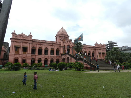 Leider sind diese nationalen Monumente durchgängig in einem schlechten baulichen Zustand und die Außenanlagen alle unglaublich vermüllt.