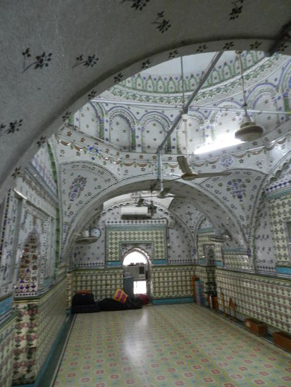 Sie soll die älteste Moschee Dhakas sein und ist sehr sehenswert verziert