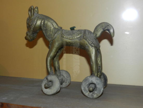 Das Mogulnschloss enthält auch eine kleine Sammlung, die in einer Ausstellung gezeigt wird