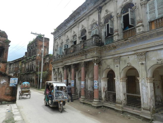 Herrliche Fassaden gaben einst dieser Straße einen eigenen Charme