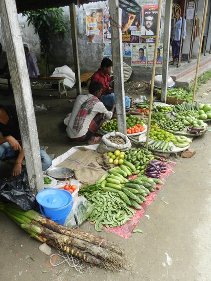 Und am Straßenrand wird auch frisches Gemüse verkauft