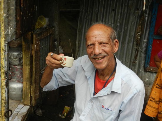Eine heiße Tasse Tee stimmt schon fröhlich...