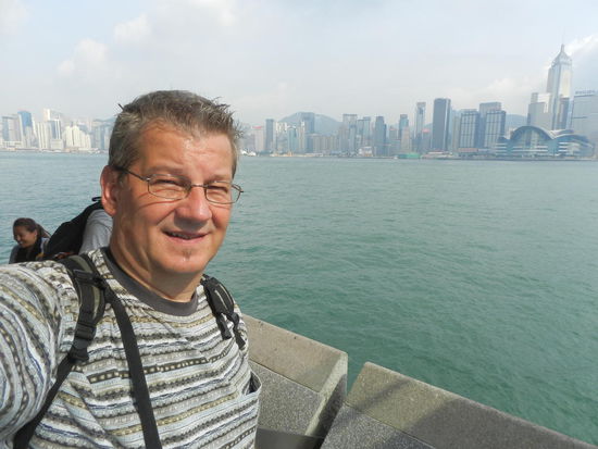 Blick von der Avenue of Stars auf Hongkongisland