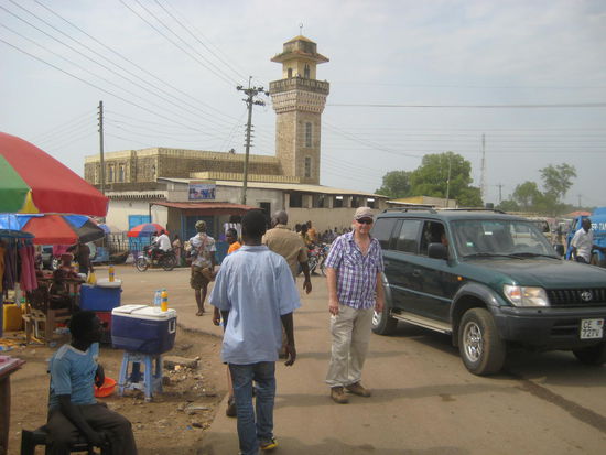 Auf der Straße zur Nilbrücke, vor der Moschee