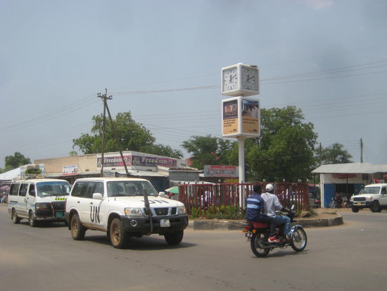 Die meisten neueren Fahrzeuge stammen von UNO oder NGO´s, die hier zu Hauf auftreten.