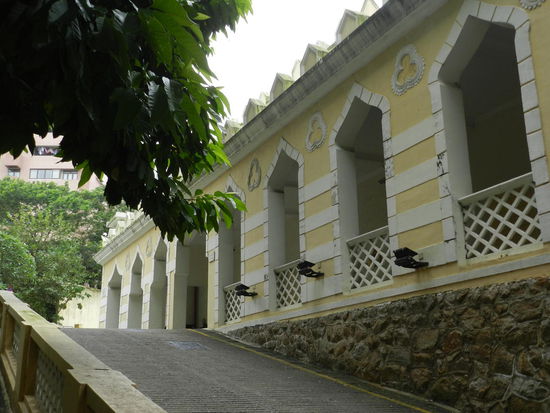 Die Moorish-Barracks, hier waren einst Indische Truppen zur Verstärkung der örtlichen Polizei untergebracht