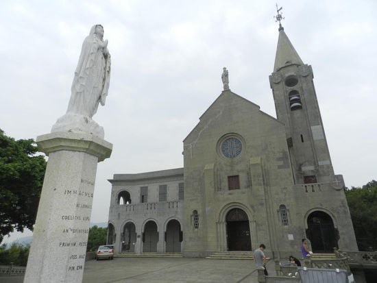 Oben auf einem Berg liegt die Penho- Kirche, sehenswert, aber man muss sie sich bei der Hitze wirklich hart erarbeiten