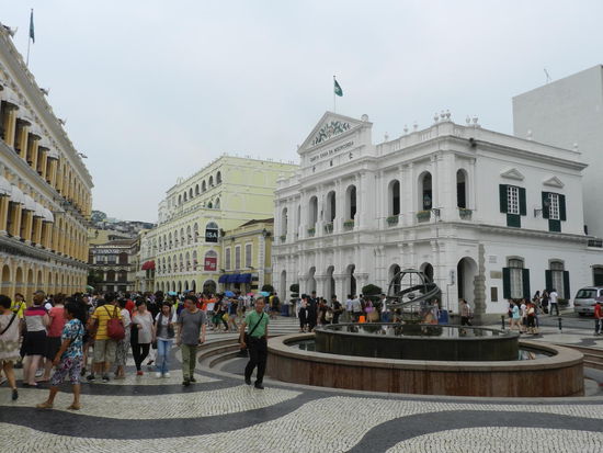 Das Zentrum der Altstadt und der kolonialen Gebäude: der Senadoplatz