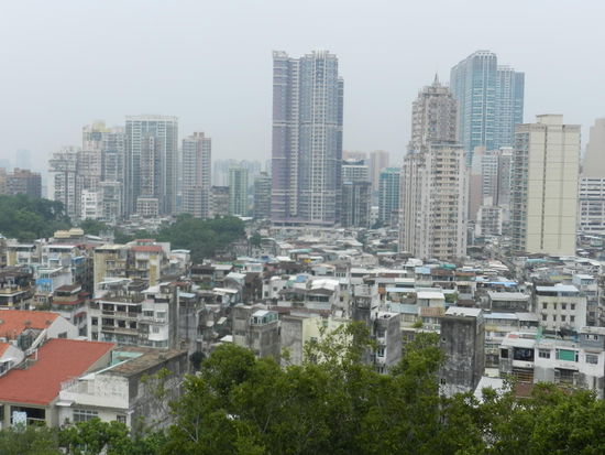 Blick von der Festung auf die weniger schönen Ecken Macaus