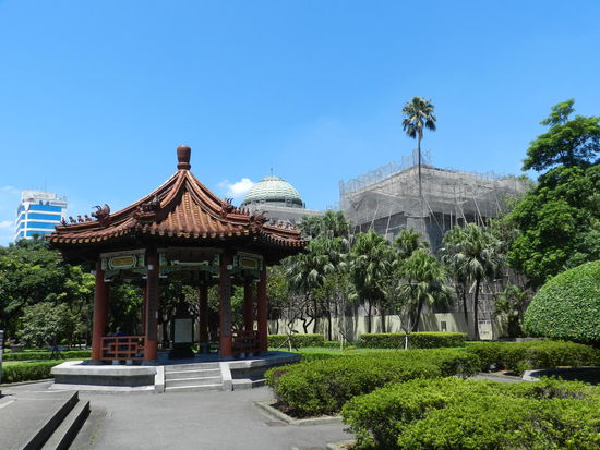 Nette kleine Pagoden gibt es im 2/28-Friedenspark