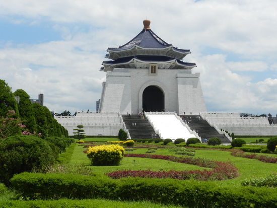 Hier in diesem Memorial wird dem ehemaligen Führer der Nation gehuldigt