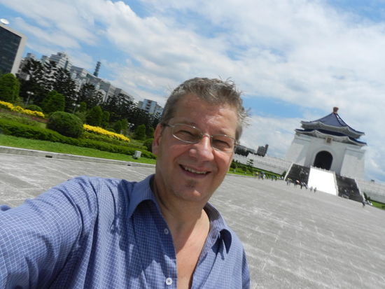 Mal wieder ein selfie, es war so unglaublich heiß auf diesem Platz ohne Schatten