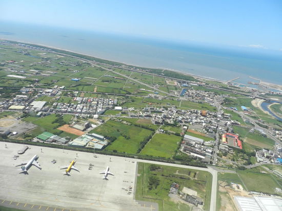 Ein letzter Blick auf den Flughafen Taipehs aus der Businessclass
