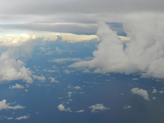 Herrliche Wolkenformationen gab es über der Philippinischen See