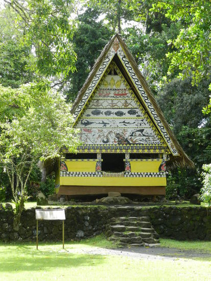 Hier die Giebelseite des Langhauses