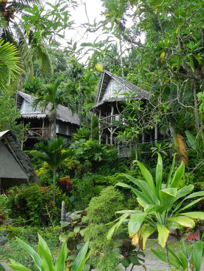 Einige wenige eher traditionelle Häuser ...